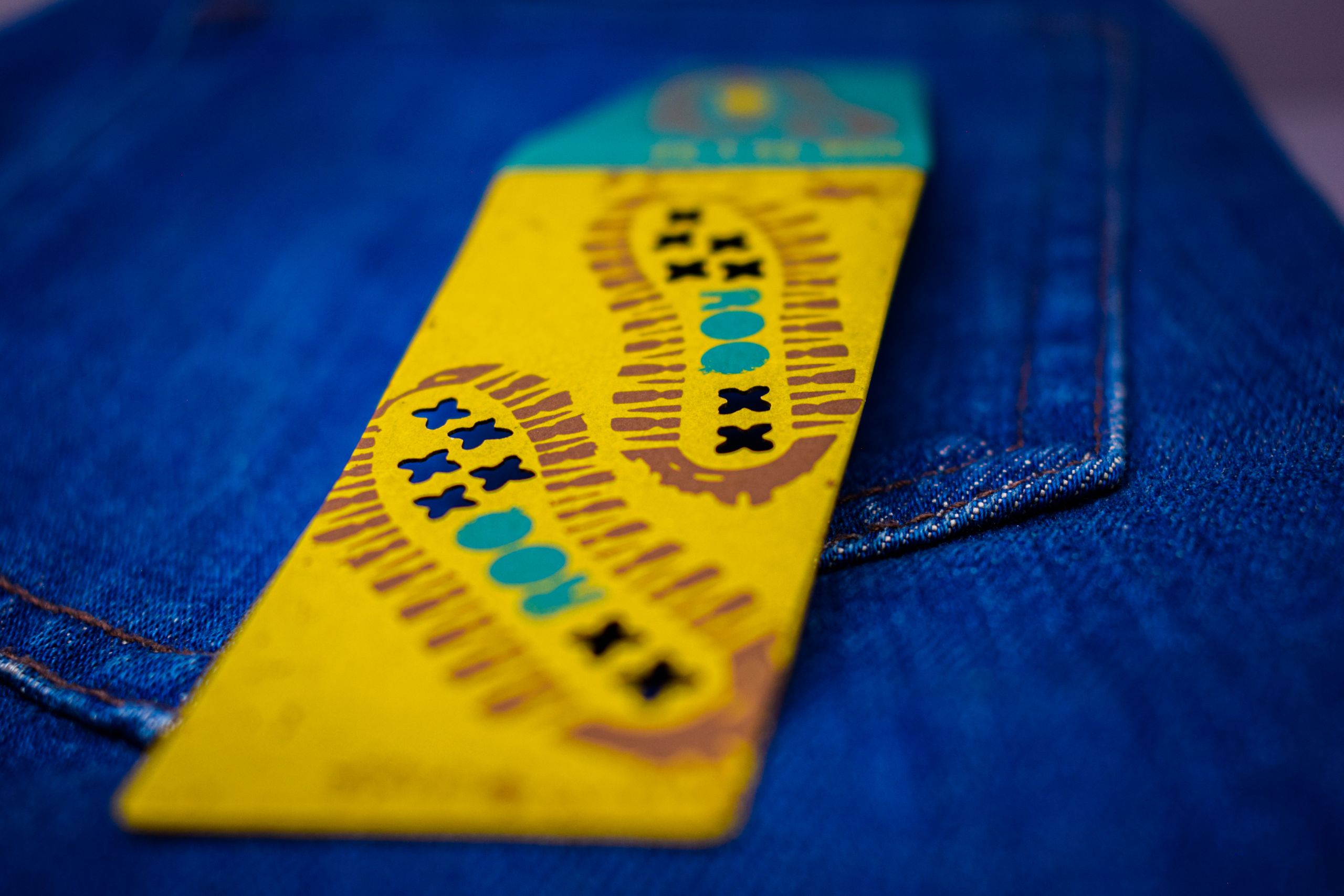 jeans-and-sweatshirt-label-mockups-mockup-world