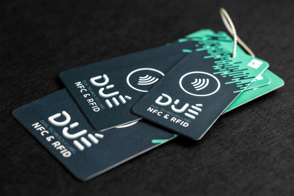 DUÉ Label - UHF RFID and NFC dual technology label