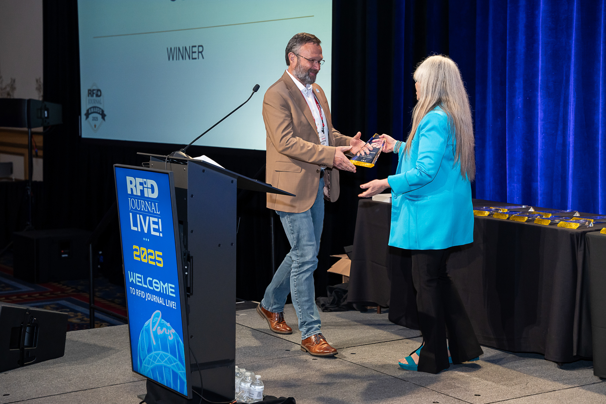 C&A gewinnt Auszeichnung für „Beste RFID-Einführung im Einzelhandel“ bei den RFID Journal Awards 2025