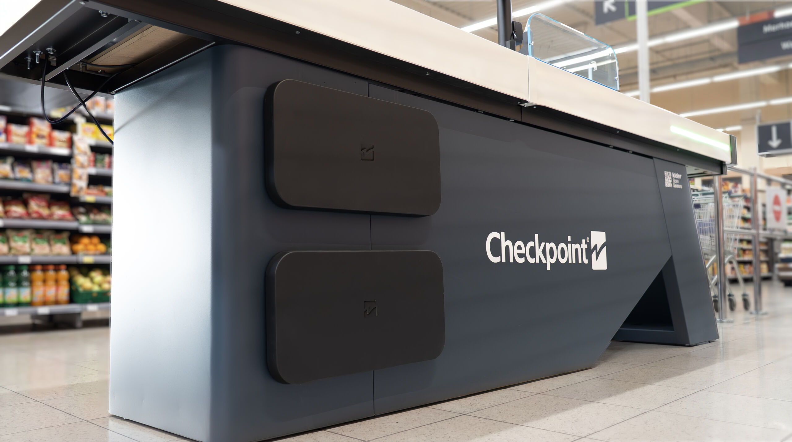 SFERO™ RFID Checkout van Checkpoint Systems – RFID-EAS-antenne geïntegreerd in de kassa voor verliespreventie in supermarkten