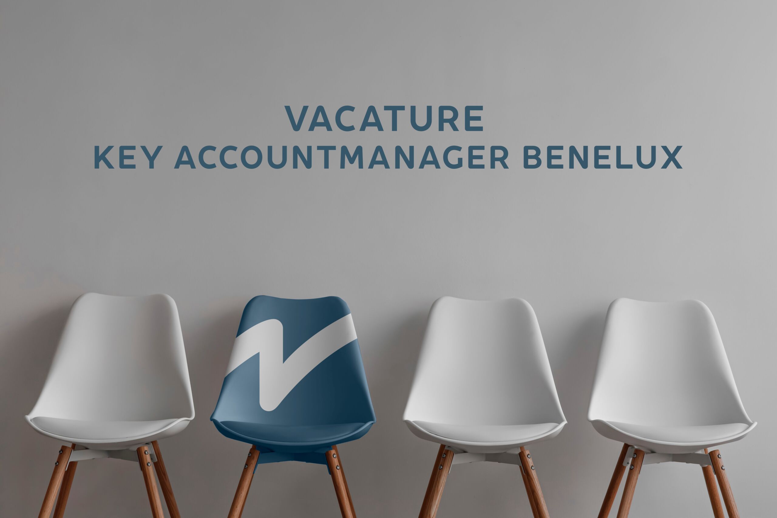 vacature afbeelding – Key Accountmanager Benelux stoelen met checkpoint logo en tekst vacature Controller